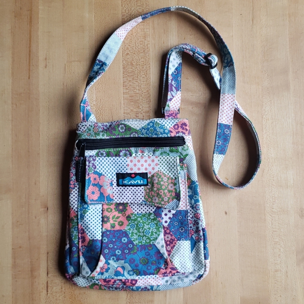 Kavu Quilt Keeper Purse